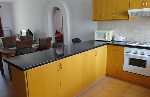 Universal Apartamento | Precioso apartamento espacioso de 2 dormitorios con piscina y cerca de las atracciones locales