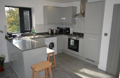 Oxford Apartamento | Lovely & Spacious 2-Bedroom Apartment with Balcony and Free Parking