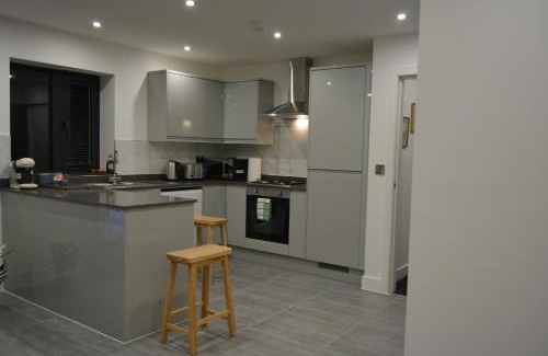 Oxford Apartamento | Lovely & Spacious 2-Bedroom Apartment with Balcony and Free Parking