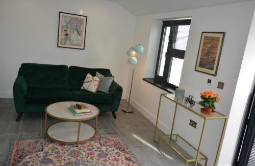 Oxford Apartamento | Lovely & Spacious 2-Bedroom Apartment with Balcony and Free Parking