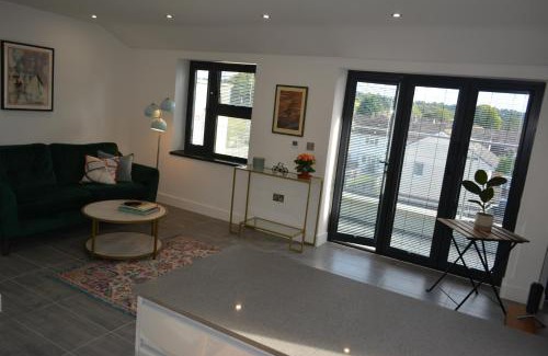 Oxford Apartamento | Lovely & Spacious 2-Bedroom Apartment with Balcony and Free Parking