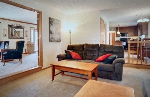 Woodbury Casa | Lovely, Spacious 5 Bedroom Home near Twin Cities