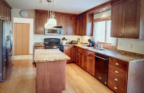 Woodbury Casa | Lovely, Spacious 5 Bedroom Home near Twin Cities