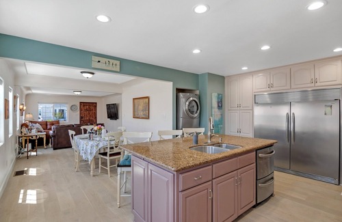 Northwest San Pedro Villa | Lovely spacious 6-bedroom villa with Hot Tub in Los Angeles
