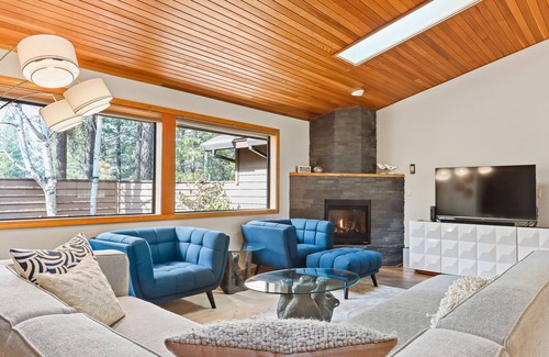 Deer Park Casa | Lovely, spacious home with SHARC access, bikes, grill, central AC & deck