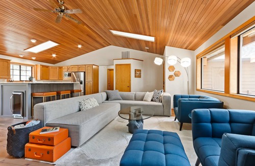 Deer Park Casa | Lovely, spacious home with SHARC access, bikes, grill, central AC & deck