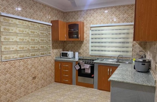 Mile 11 Apartamento | Lovely spacious room in Accra