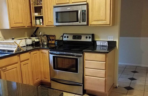 North Garrett Road Casa | Lovely, Spacious & Sunny: Sleeps 6 - Near Duke, UNC & Downtown Durham w/ Nature!