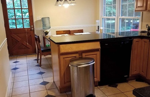 North Garrett Road Casa | Lovely, Spacious & Sunny: Sleeps 6 - Near Duke, UNC & Downtown Durham w/ Nature!
