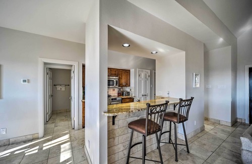 Barton Creek Lakeside Cabaña | Lovely Spicewood Cottage w/ Patio & Grill!