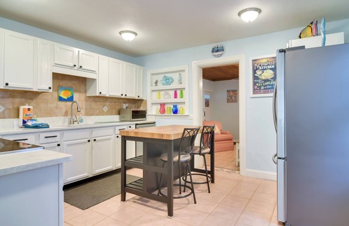Gulfport Cabaña | Lovely St Pete Beach Cottage, Walk to Beach & Town