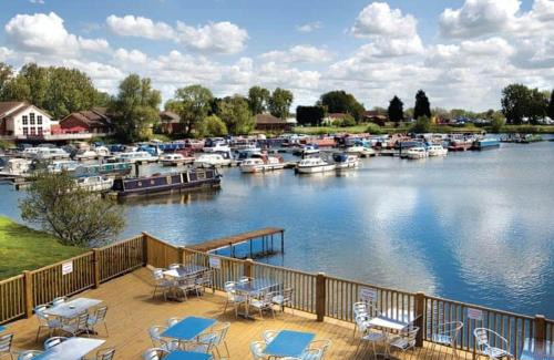 Great Houghton Casa | Lovely Static 6 Bed Caravan at Billing Aquadrome