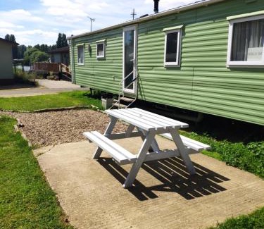 Great Houghton Casa | Lovely Static 6 Bed Caravan at Billing Aquadrome