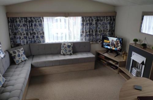 Great Houghton Casa | Lovely Static 6 Bed Caravan at Billing Aquadrome