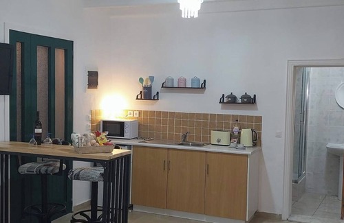 Petaleia Apartamento | Lovely Studio in Strinilas With its own Pool