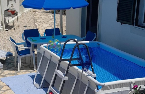 Petaleia Apartamento | Lovely Studio in Strinilas With its own Pool