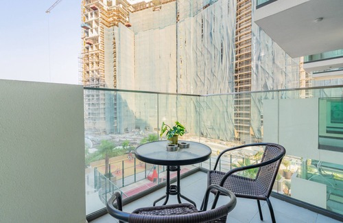 Jadaf Apartamento | Lovely Studio with Cozy Balcony and Outdoor Pool