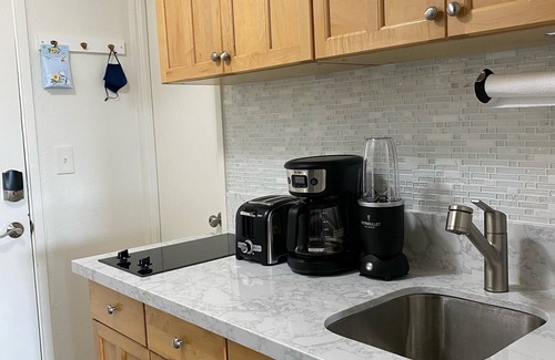 Diamond Head - Kapahulu - St. Louis Condominio | Lovely Studio with Million Dollar View of Waikiki and close to everything!