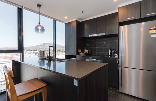 Phillip Apartamento | Lovely Sunny 2-bedroom Apartment with Pool and Gym