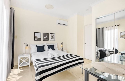 Sunnybank Casa | Lovely tiny home at Sunnybank CBD Street Parking