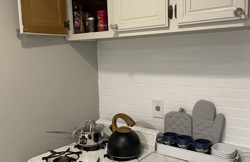 Palmdale Casa | Lovely tiny private house in great safe neighborhood! with private yard for pets