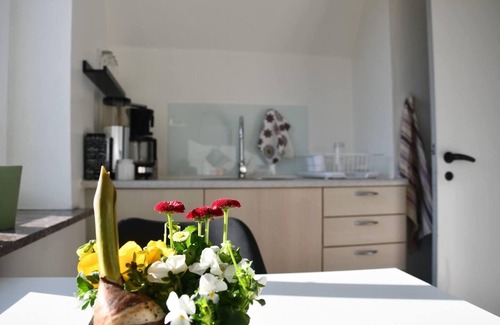 Gram Apartamento | Lovely Town Apartment - Sleeps 5, Parking & Garden