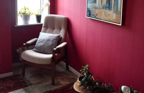 Gram Apartamento | Lovely Town Apartment - Sleeps 5 Parking & Garden