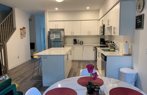 Rosemount Casa | Lovely Townhouse. 5 min Fairway Station.12 min Conestoga College.14 min Waterloo