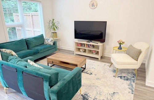 Rosemount Casa | Lovely Townhouse. 5 min Fairway Station.12 min Conestoga College.14 min Waterloo