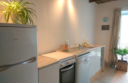 Gout-Rossignol Cabaña | Lovely traditional riverside cottage