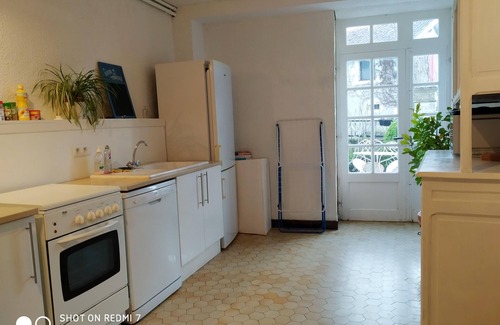 Gout-Rossignol Cabaña | Lovely traditional riverside cottage