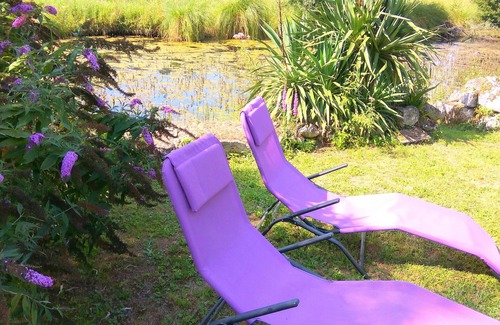 Gout-Rossignol Cabaña | Lovely traditional riverside cottage