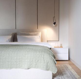 Kyiv Apartamento | Lovely Uncle Botanical Gardens Studio w Balcony