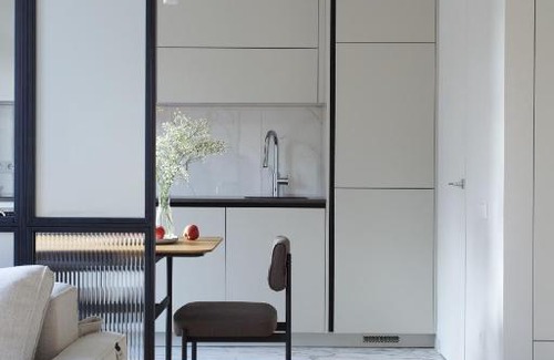 Kyiv Apartamento | Lovely Uncle Botanical Gardens Studio w Balcony