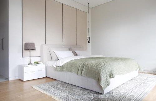 Kyiv Apartamento | Lovely Uncle Botanical Gardens Studio w Balcony