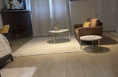 Queens Apartamento | Lovely unit W Washer & dryer/garage. 10 min to JFK