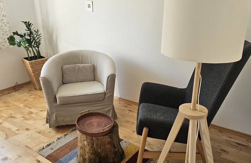Dotlingen Apartamento | Lovely vacation room in idyllic surroundings.