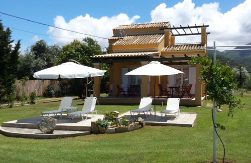 Almiros Beach Villa | Precioso duplex cerca de la playa con piscina privada!