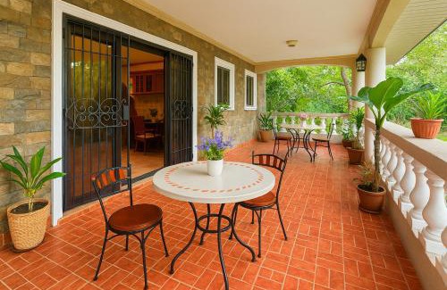 Tagaytay Apartamento | Lovely Villa in Tagaytay w Pool, Billiards up to 20pax