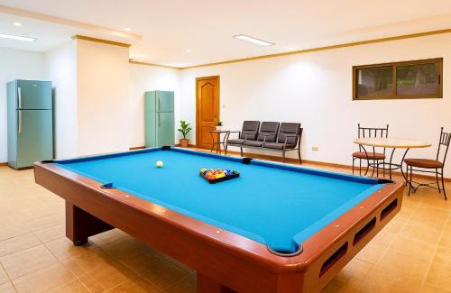 Tagaytay Apartamento | Lovely Villa in Tagaytay w Pool, Billiards up to 20pax