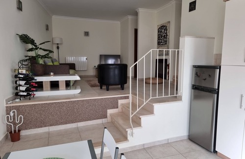 Raposeira Casa | Encantadora casa de pueblo cerca de muchas playas. Gran terraza privada en la azotea.