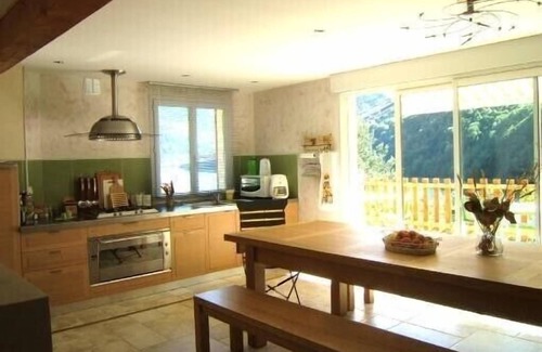 Vaujany Chalet De Esquí | Hermosa casa de pueblo con vista lago y montaña, en Vaujany al otro lado de Alpe D’huez