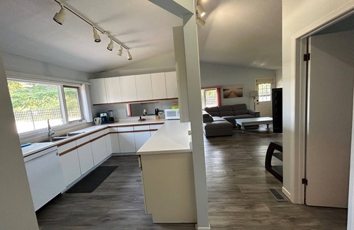 Wasaga Beach Cabaña | Lovely Water Front Cottage- pool,firepit and amenities near by & access to water
