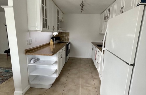 Riverside Park Apartamento | Lovely waterfront two bedroom house with parking