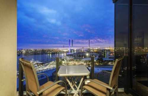 Docklands Condominio | 💙Lovely Waterfront Apartment with Swimming Pool🏊and Gym🏋️in the💙of Docklands
