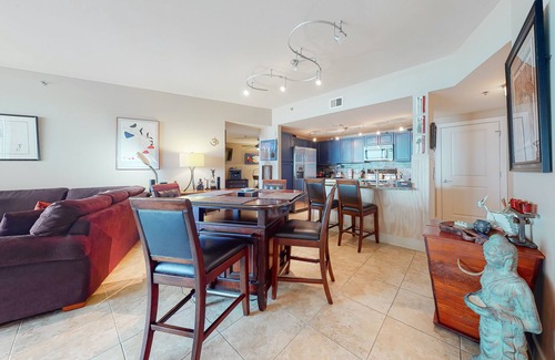 Galveston Condominio | Lovely waterfront condo on the beach with pool & hot tub - dog-friendly