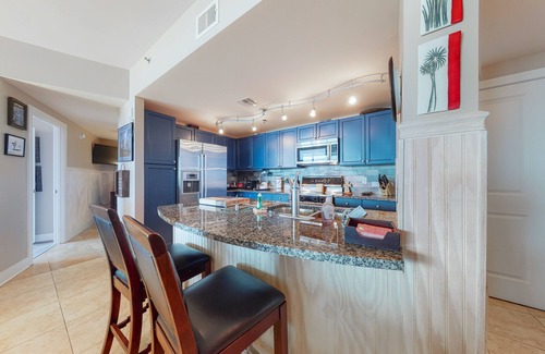 Galveston Condominio | Lovely waterfront condo on the beach with pool & hot tub - dog-friendly