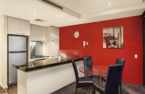 Docklands Apartamento | Lovely waterfront condo with swimming pool and gym in the heart of Docklands