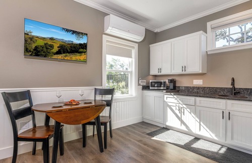 Santa Ynez Cabaña | Lovers Getaway: Luxe Studio Romance Wine Gastro L2EV Sleeps 4, Unit 4 Meadowvale