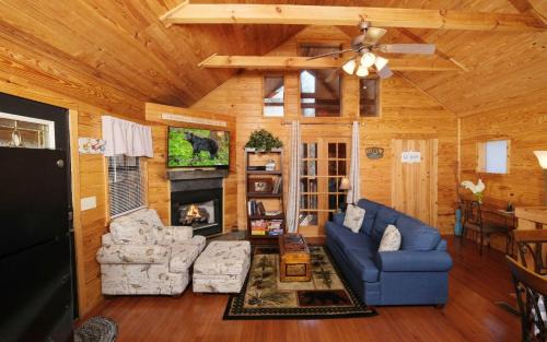 Gatlinburg - Pigeon Forge Villa | Lovers Paradise